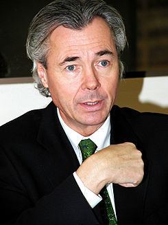 Pierre Pettigrew httpsuploadwikimediaorgwikipediacommonsthu