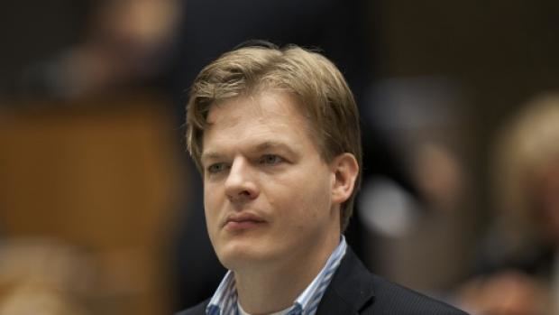 Pieter Omtzigt Pieter Omtzigt ondervraagt Edward Snowden RTL Nieuws