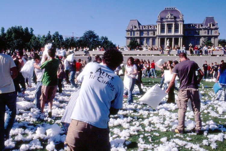 Pillow fight flash mob