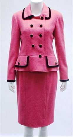 Pink Chanel suit of Jacqueline Bouvier Kennedy - Wikipedia