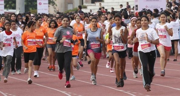 Pinkathon 7000 women participate at the 2014 Delhi Pinkathon
