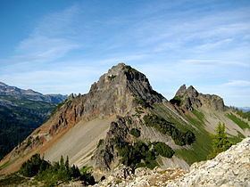 Pinnacle Peak (Washington) httpsuploadwikimediaorgwikipediacommonsthu