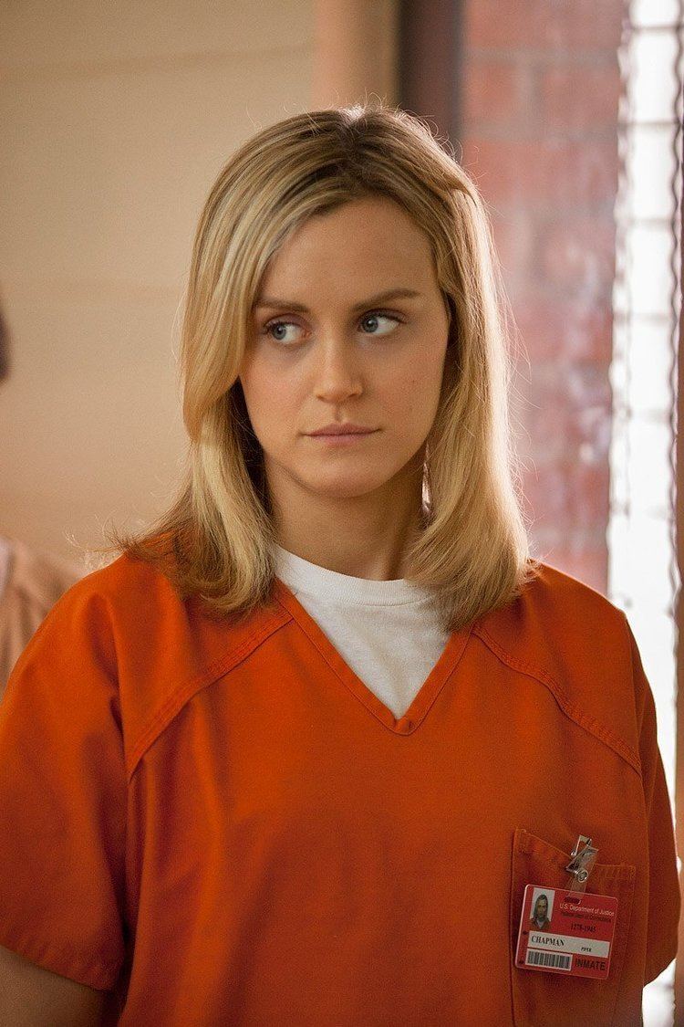 Piper Chapman Orange Is the New Black39 Season 4 Piper Gets Branded With a Swastika