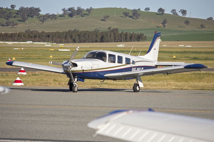 Piper PA-32R FilePiper PA32R300 Cherokee Lance VHWLS at Wagga Wagga Airport