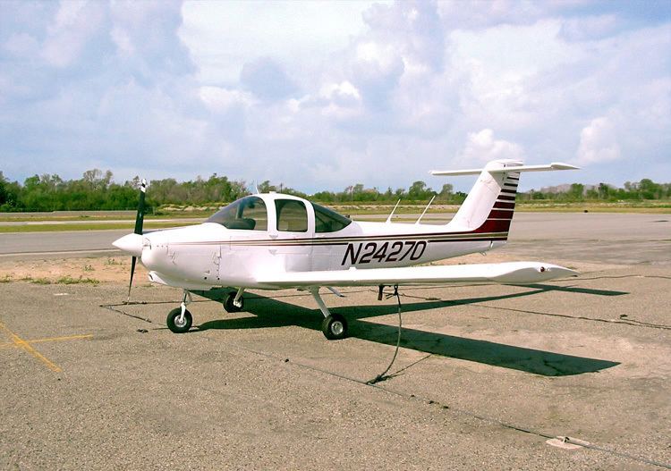 Piper PA-38 Tomahawk httpsuploadwikimediaorgwikipediacommonsff