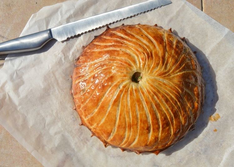 Pithivier chicken tarragon amp roasted onion pithivier a feast using left