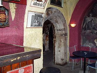 Piwnica pod Baranami httpsuploadwikimediaorgwikipediacommonsthu
