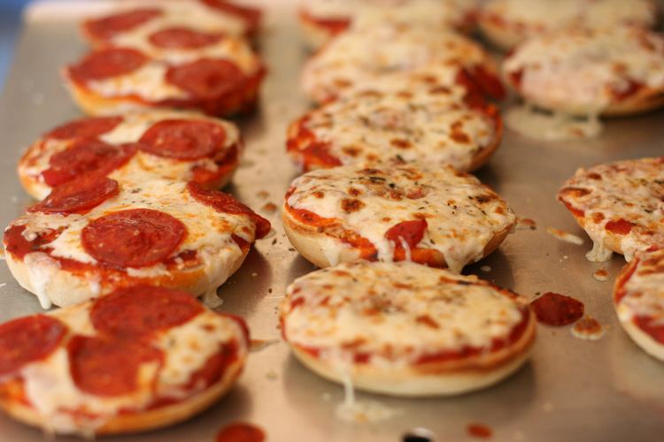 Pizza bagel How to Make Pizza Bagels aka hot weather pizza The Frugal Girl