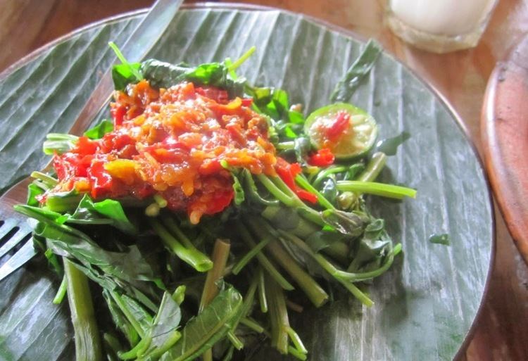 Plecing kangkung How to Make quotPlecing Kangkungquot Lombok Island Salad Food Recipe