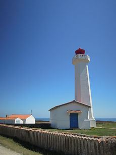 Pointe des Corbeaux lighthouse httpsuploadwikimediaorgwikipediacommonsthu