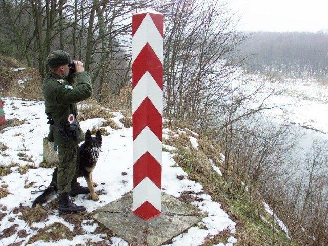 Poland–Russia border Poland Builds Watchtowers on Border with Russia Breitbart