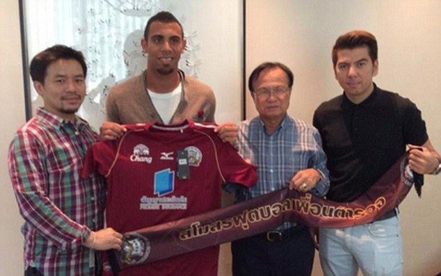 Police United F.C. Anton Ferdinand denies that he has signed for Police United in Thai