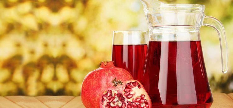 Pomegranate juice 17 Best Benefits amp Uses Of Pomegranate Juice Anar Ka Ras For Skin