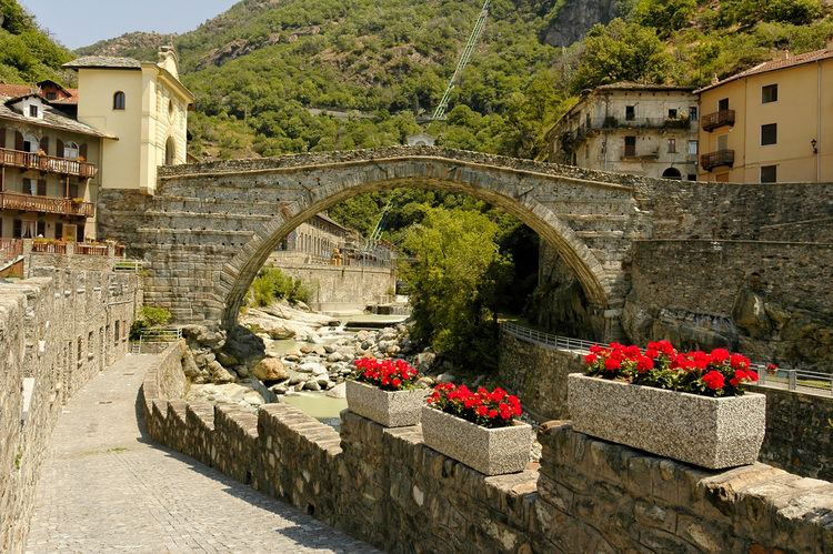 Pont-Saint-Martin, Aosta Valley httpsuploadwikimediaorgwikipediacommons44