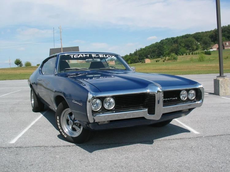 Pontiac Custom S