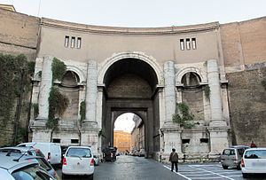 Porta Santo Spirito httpsuploadwikimediaorgwikipediacommonsthu