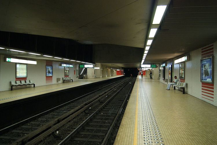 Porte de Hal metro station