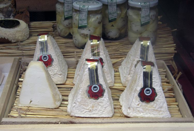 Pouligny-Saint-Pierre cheese FileAOP Poulignysaintpierre fromage artisanaljpg Wikimedia