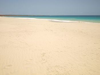 Praia de Santa Mónica httpsuploadwikimediaorgwikipediacommonsthu