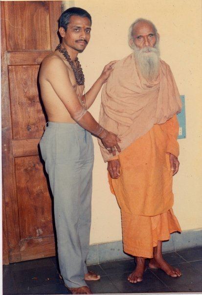 Pranavananda MyselfwithYogiPranavanandajpg