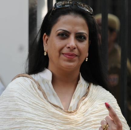 Pratibha Advani L K Advani Age Family Wife Biography More StarsUnfolded