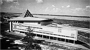 Preah Suramarit National Theatre httpsuploadwikimediaorgwikipediaenthumb4