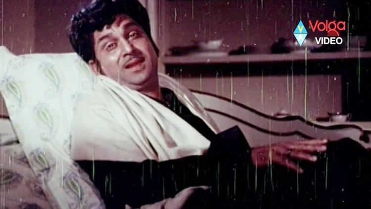 Premabhishekam (1981 film) Rajesh while sitting down with pillow on his back | a movie scene