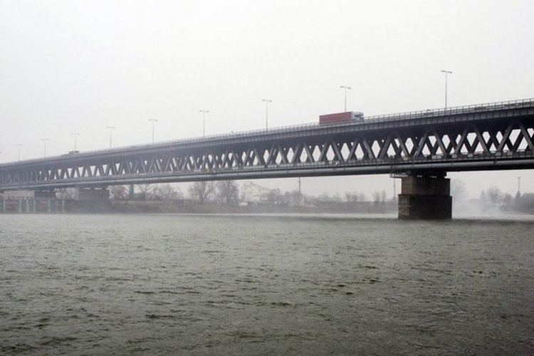 Prístavný most Glv sbil vrti Prstavnmu mostu nzov Most hrdinov Dukly