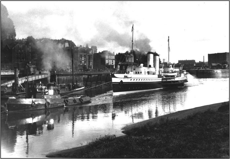 PS Bristol Queen (1946) Paddle Steamer quotBristol Queenquot Leaving the Cumberland Basi Flickr