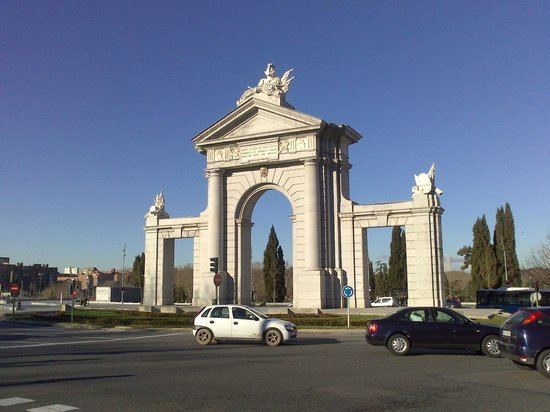 Puerta del Ángel httpsmediacdntripadvisorcommediaphotos05