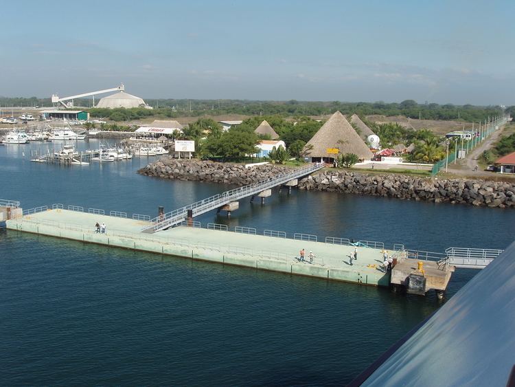 Puerto Quetzal commondatastoragegoogleapiscomstaticpanoramio