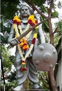 A statue of Puli Thevar located in Nerkattumseval Palace holding a sword and armor and garland placed around his neck