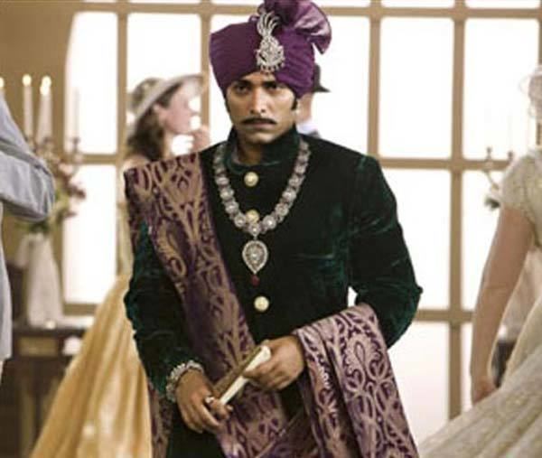 Puru Raajkumar in one of his movies wearing Indian traditional clothing.