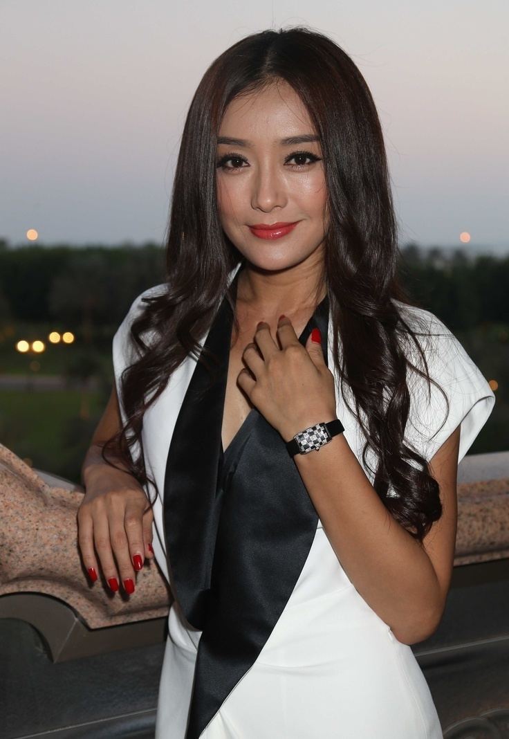 Qin Lan Chinese actress Qin Lan in Abu Dhabi ardorning a High