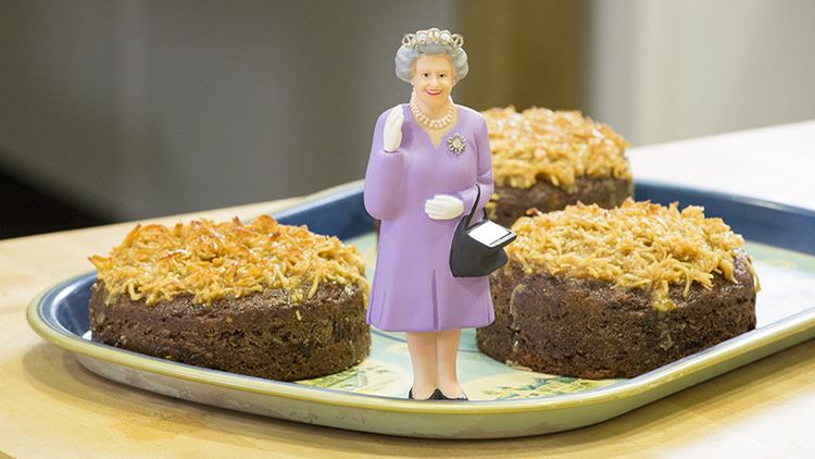 Queen Elizabeth cake How to make Queen Elizabeth cake Happy Birthday Your Maj