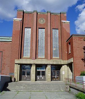 Queen Elizabeth High School (Halifax) httpsuploadwikimediaorgwikipediacommonsthu