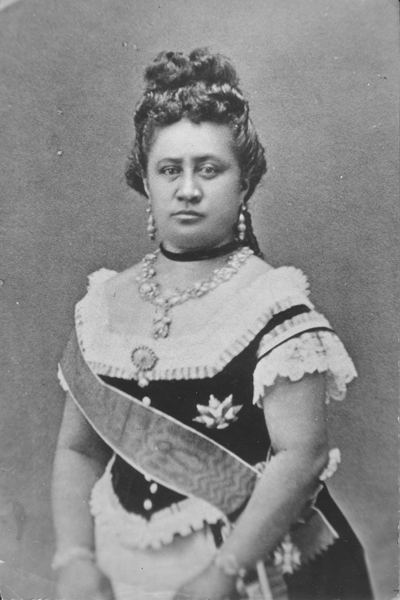 Queen Kapiolani FileQueen Kapiolani in reception dress photograph by Menzies