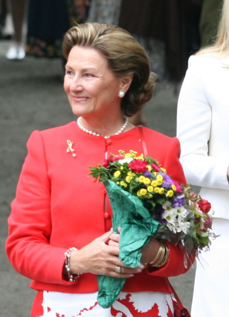 Queen Sonja of Norway httpsuploadwikimediaorgwikipediacommons88