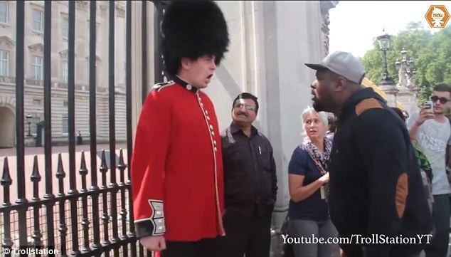 Queen's Guard Trollstation prankster punches a 39Queen39s Guard39 outside Buckingham