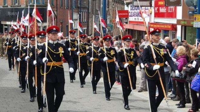 Queen's Royal Lancers Queens Royal Lancers march through StokeonTrent BBC News