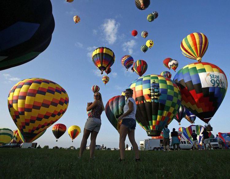 Какие воздушные шары лучше. Фестиваль воздушных шаров в Нью-джерси. Фестиваль воздушных шаров (Festival of Ballooning) - США. Chatelaillon plage фестиваль воздушных шаров. Парад воздушных шариков.