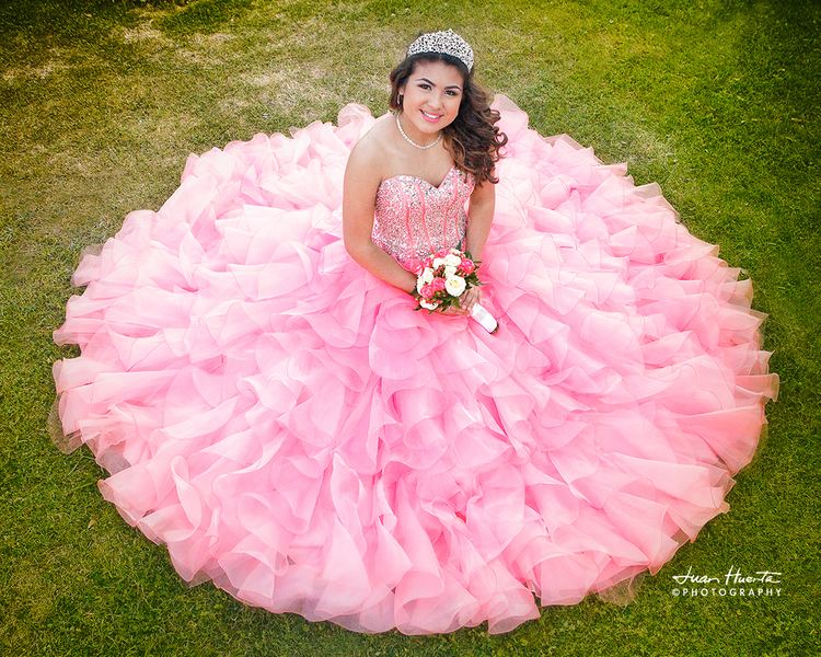 Quinceañera 1000 ideas about Quinceanera Photography on Pinterest Sweet 15