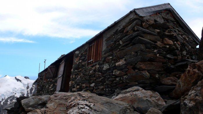 Quintino Sella Hut (Mont Blanc) wwwsullaneveitarticolimagazinerifugiebaite