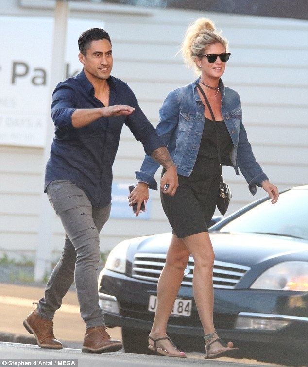 Rachel Hunter Rachel Hunter cuddles up to Game Of Thrones Joe Naufahu Daily