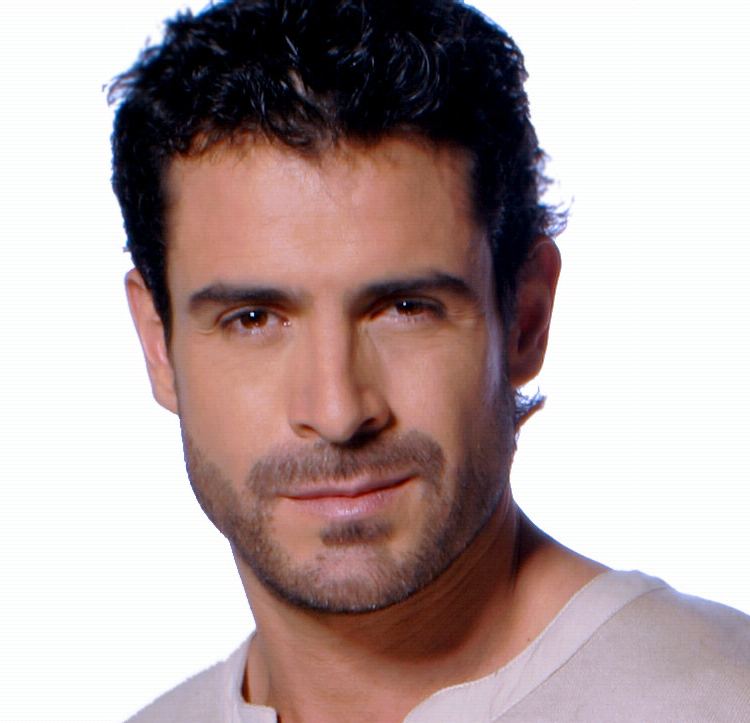 Rafael Novoa (actor) httpssmediacacheak0pinimgcomoriginals3d