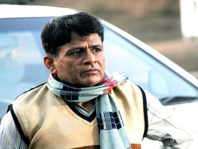 Raghubir Yadav Raghubir Yadav told to pay Rs 40000 to estranged wife