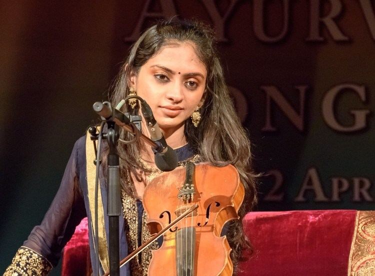 Ragini Shankar Ragini Shankar Shri Ram bhajan on violin Raga Piloo Raghuvar