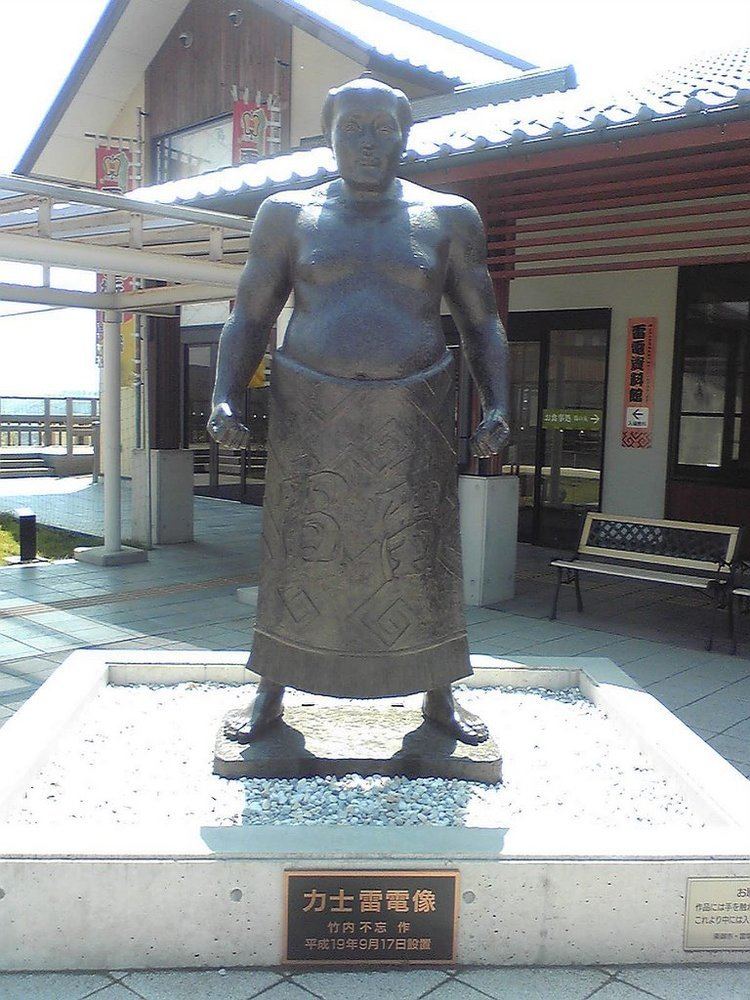 Statue of Raiden Tameemon, a Japanese sumo wrestler.