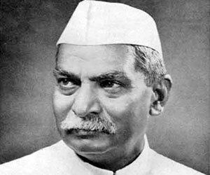 Rajendra Prasad wwwiloveindiacomindianheroespicsdrrajendra