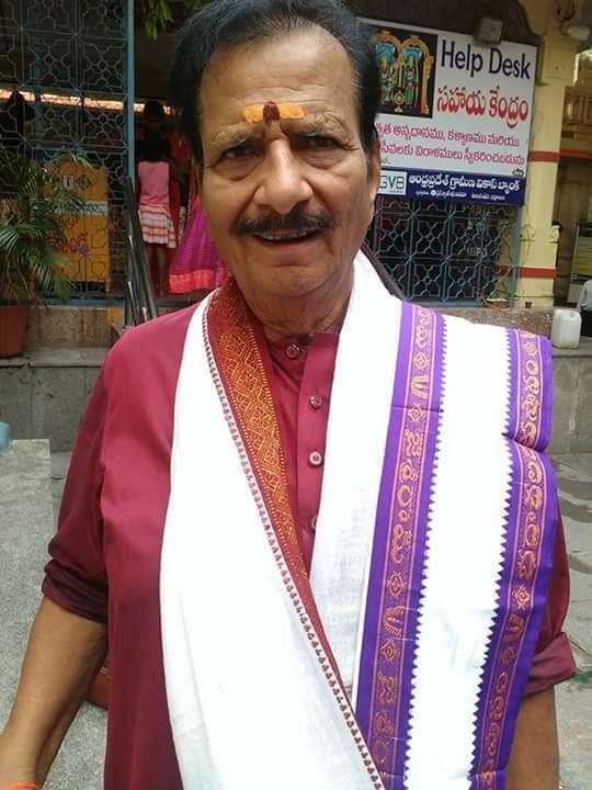 Rallapalli (actor) Bhadragiri Film actor Rallapalli Paid Obeisance